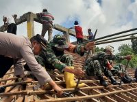 Peringati HUT TNI ke-77, TNI-POLRI Dan Masyarakat Karya Bhakti Renovasi Rumah Ibadah